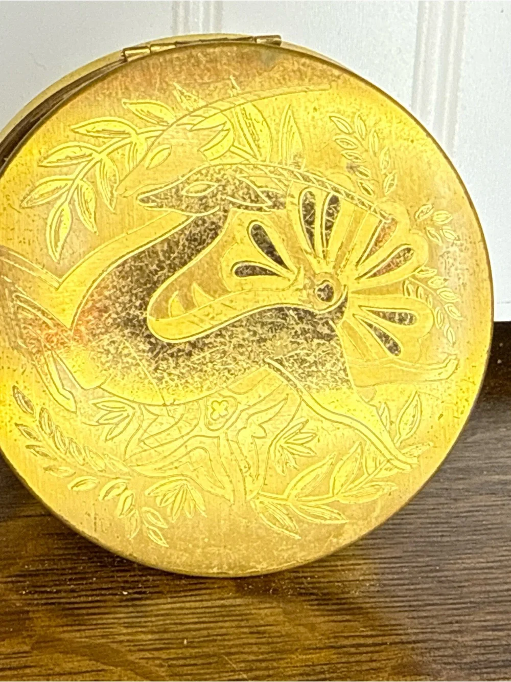 VTG Elgin American Gold Brass Tone Flower Jumping Gazelle Etched Mirror Compact
